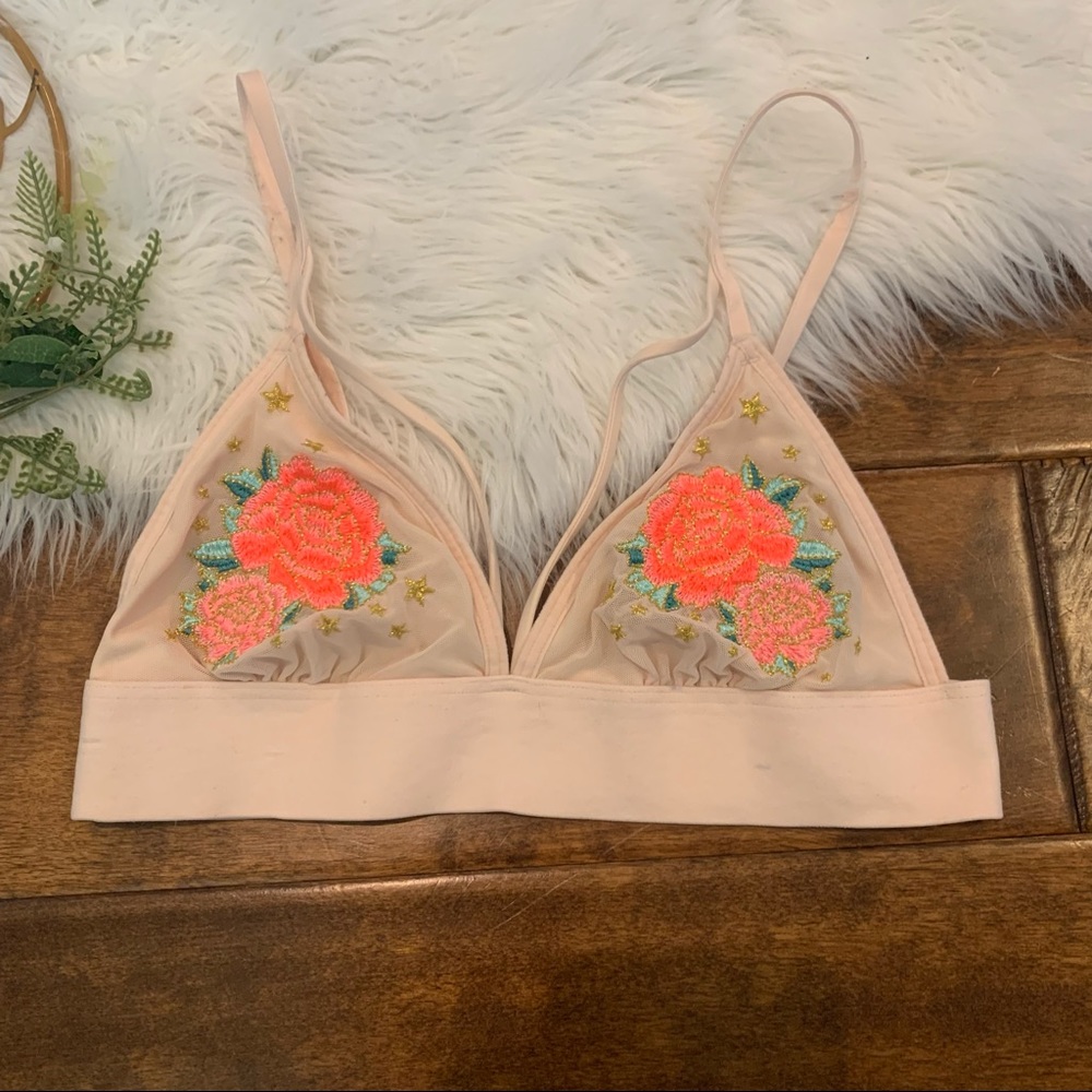 Victoria’s Secret Pink Lace Triangle Bra Embroidered Flower Size Small